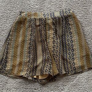 Printed flows skort size medium